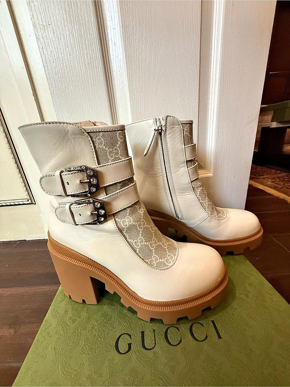 Gucci GG Supreme Ankle Accent Ankle Boots Cream & Brown US 8